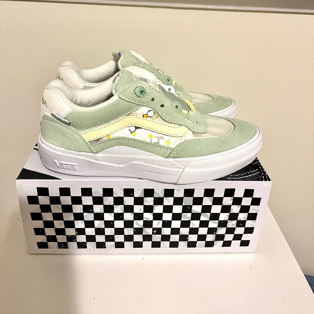 Vans Wayvee (Brighton) Pastel Green Women’s size 6.5